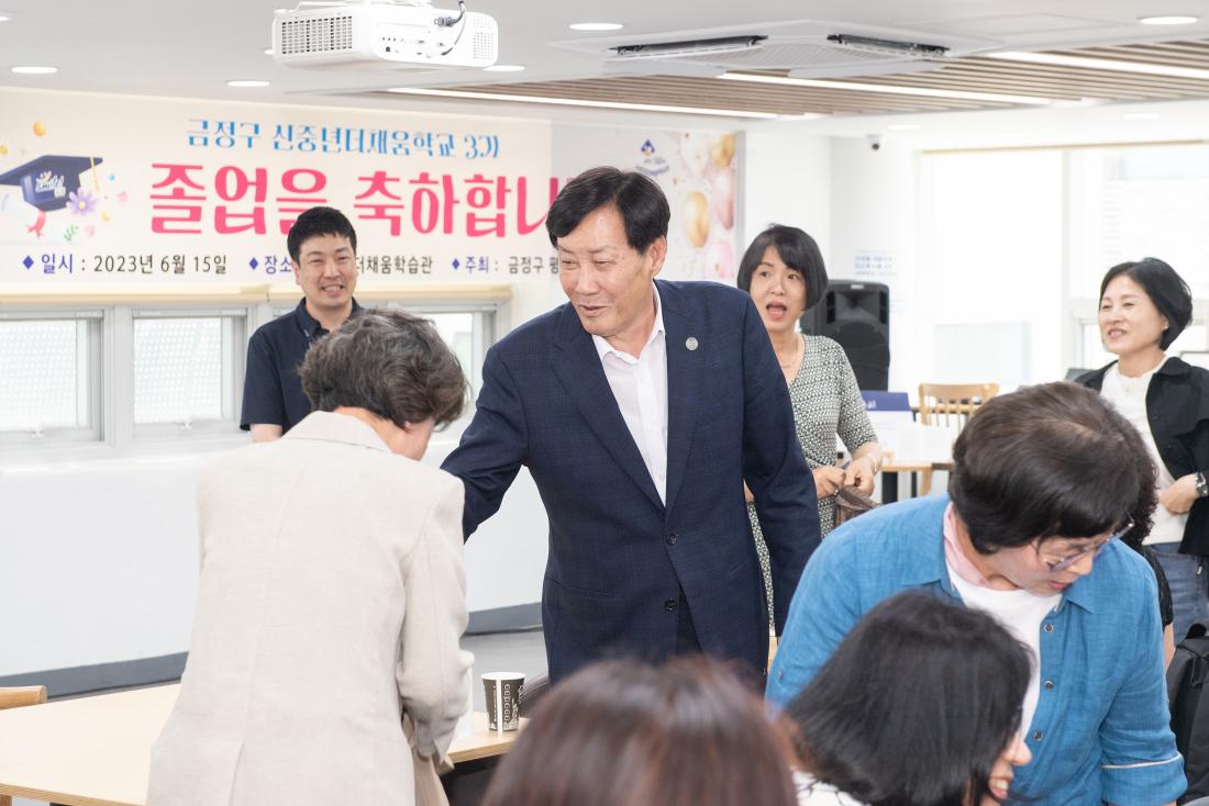 20230615_제3기 신중년더채움학교 졸업식_2.jpg