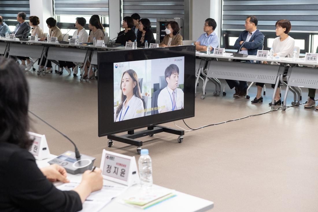 20230620_확대간부회의, 첨령 영상 시청_7.jpg
