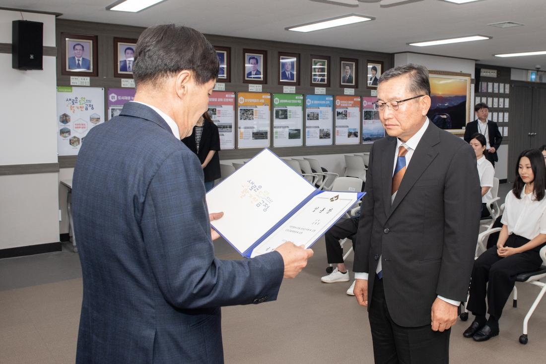 20230630_신규직원 임용장 수여_1.jpg