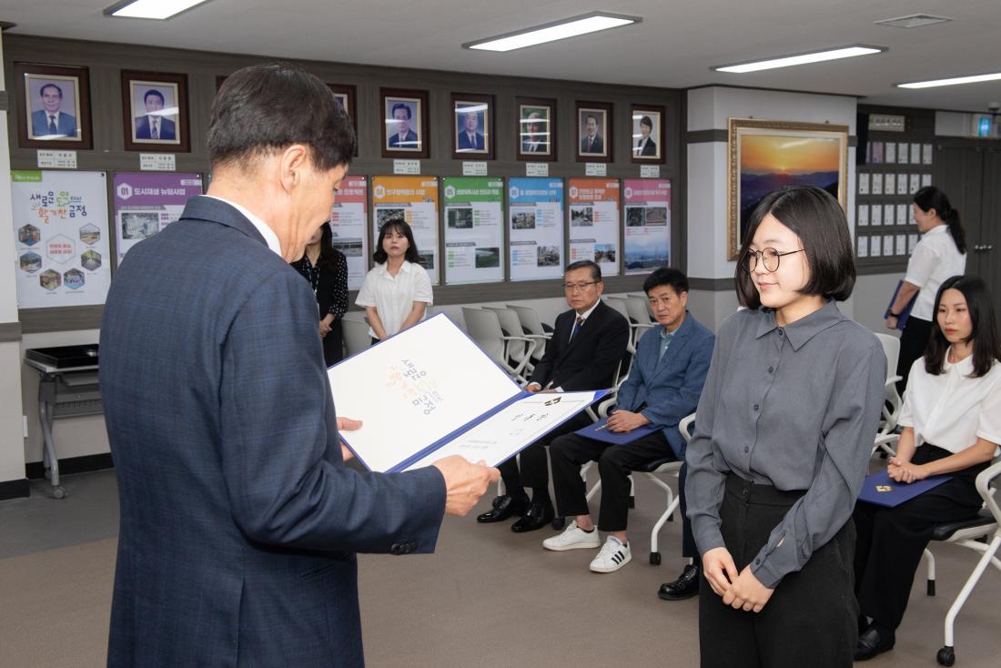 20230630_신규직원 임용장 수여_13.jpg