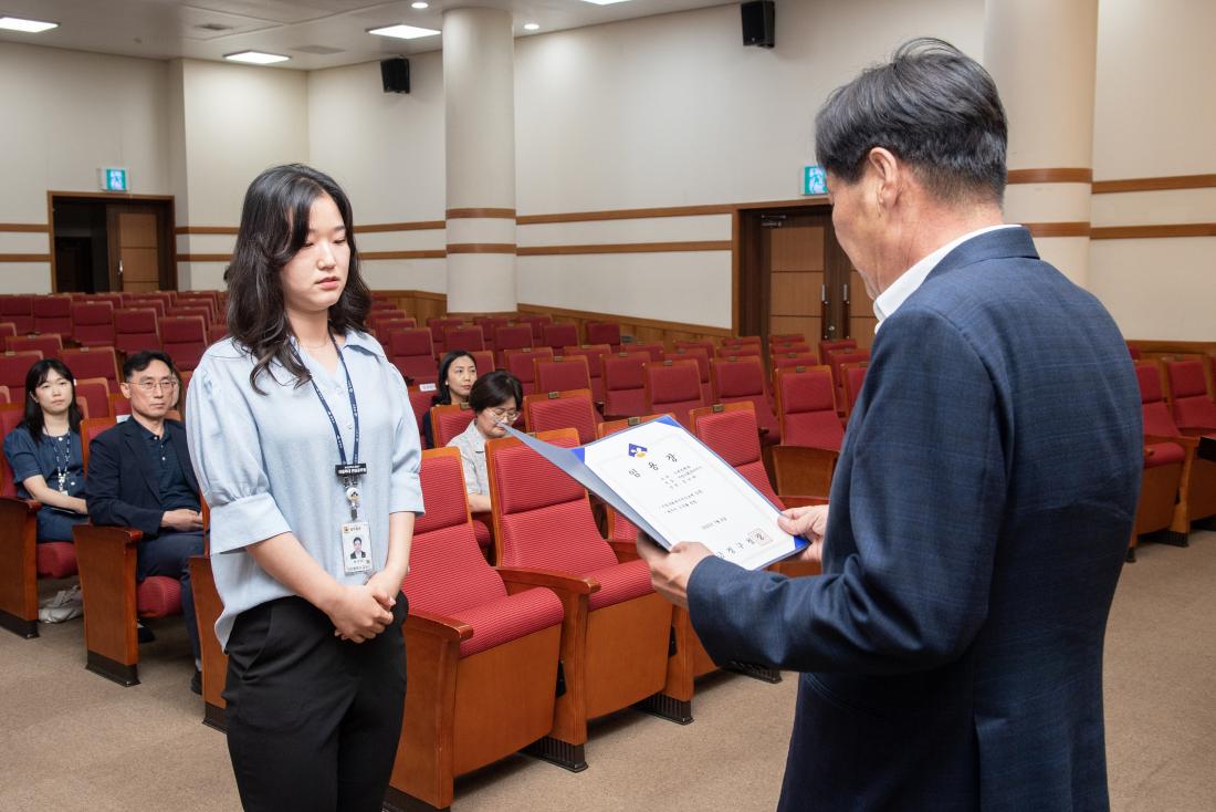 20230705_전입.승진.전보 직원 임용장 수여식_23.jpg