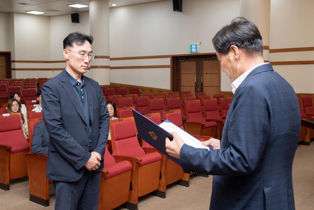 20230705_전입.승진.전보 직원 임용장 수여식_8.jpg