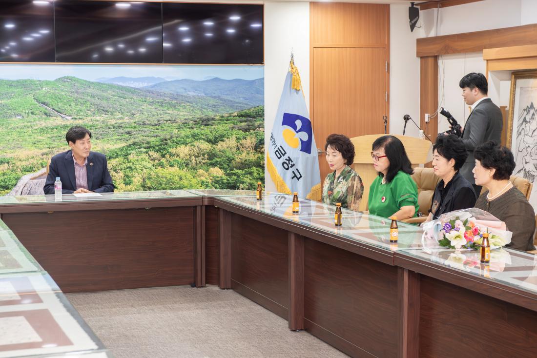 20230830_이촌장학회 김나현 회장, 청소년 장학금 기탁_6.jpg