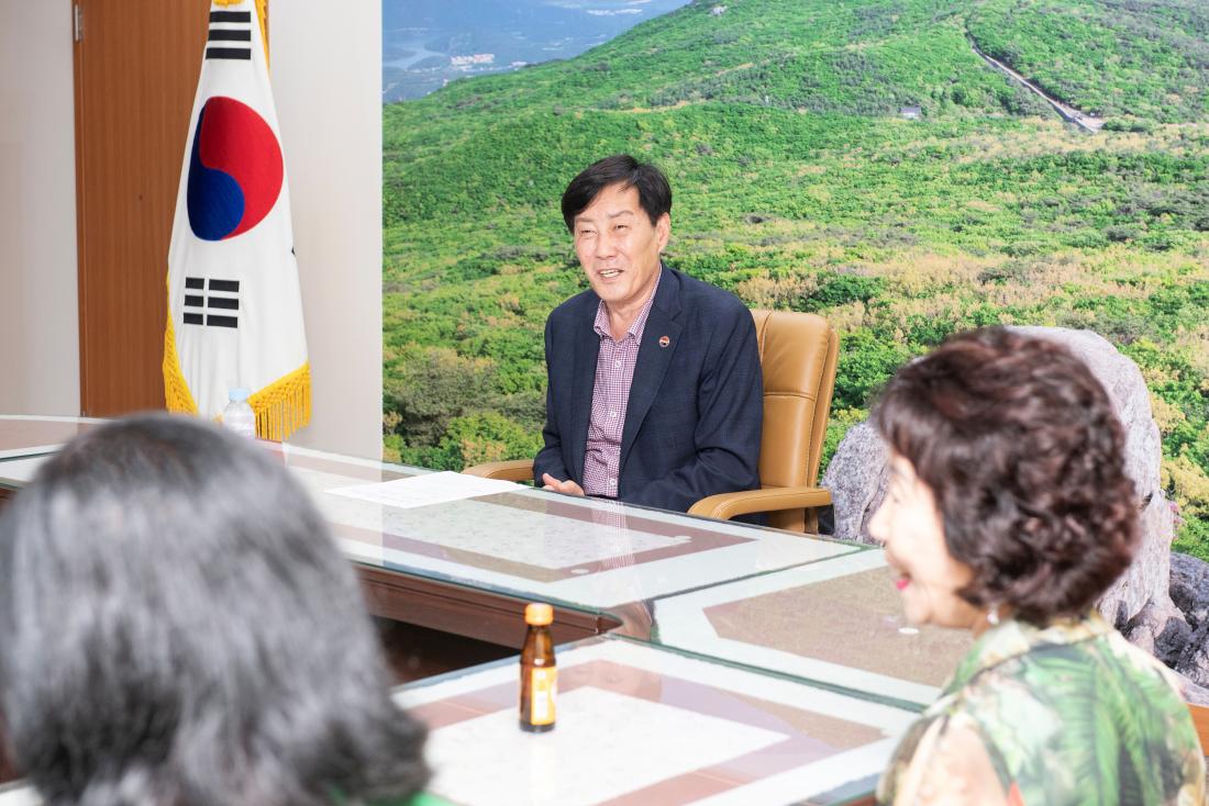 20230830_이촌장학회 김나현 회장, 청소년 장학금 기탁_5.jpg