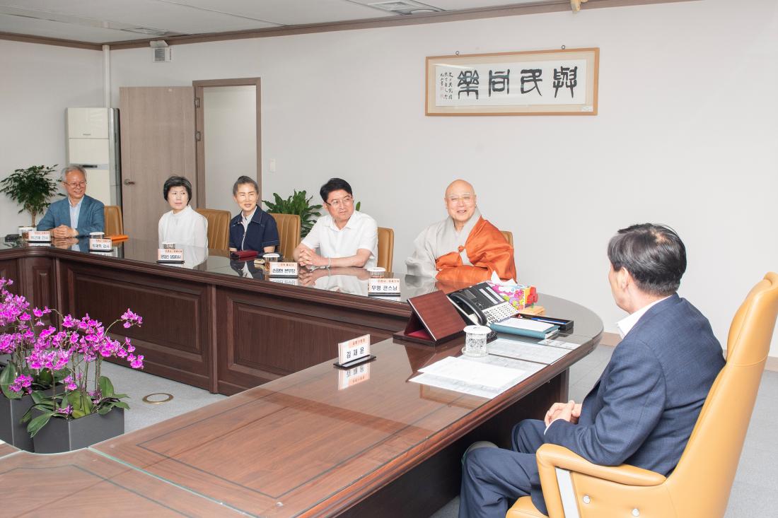 20230905_무명스님지구촌행복재단, 이웃돕기 성금 기탁_7.jpg