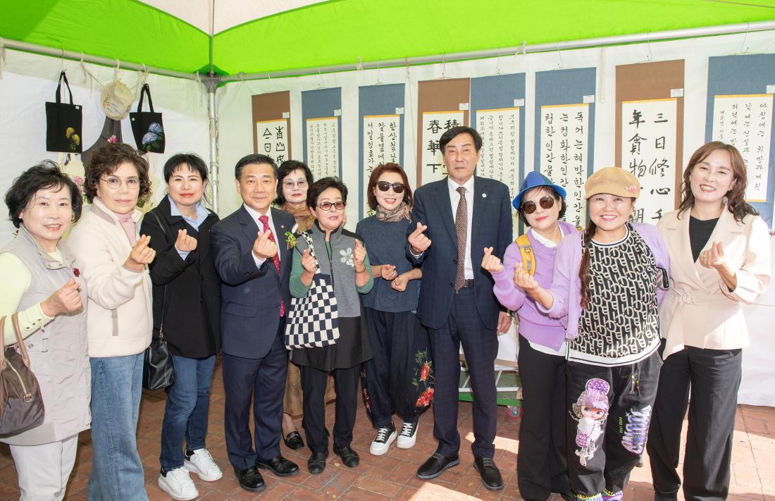 20231015_제11회 평생학습 박람회 부스 방문_36.jpg