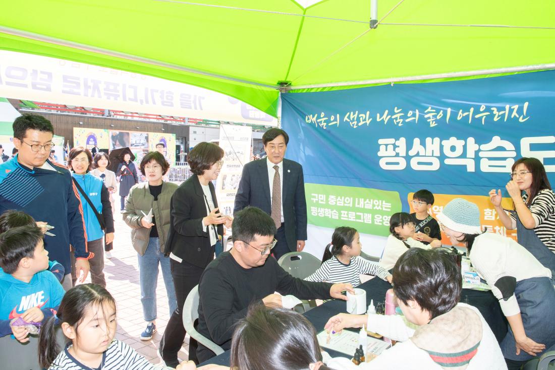 20231015_제11회 평생학습 박람회 부스 방문_14.jpg