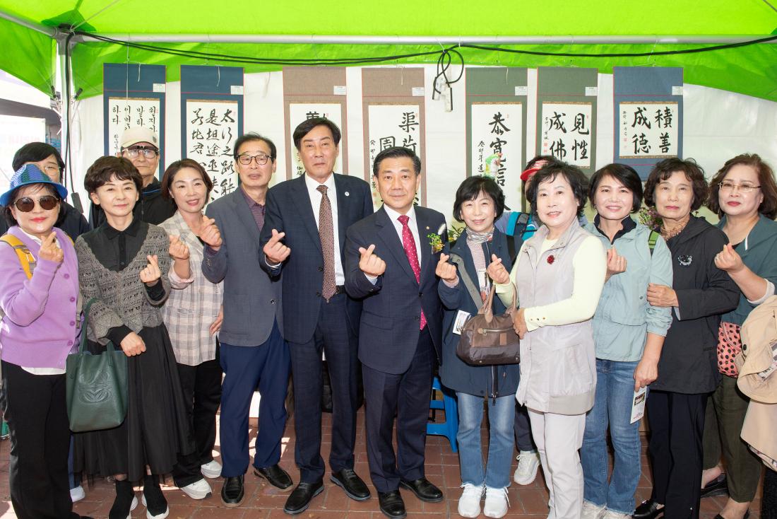20231015_제11회 평생학습 박람회 부스 방문_35.jpg