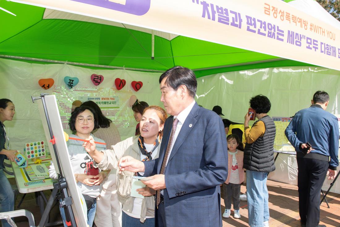 20231015_제11회 평생학습 박람회 부스 방문_3.jpg