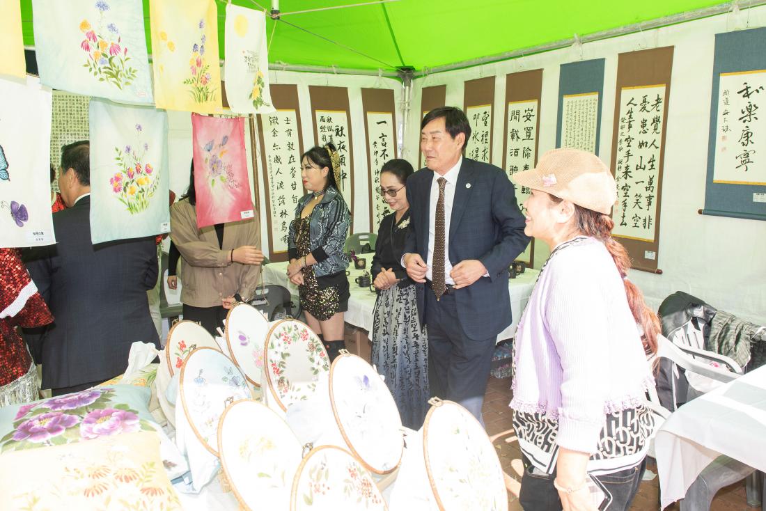 20231015_제11회 평생학습 박람회 부스 방문_8.jpg