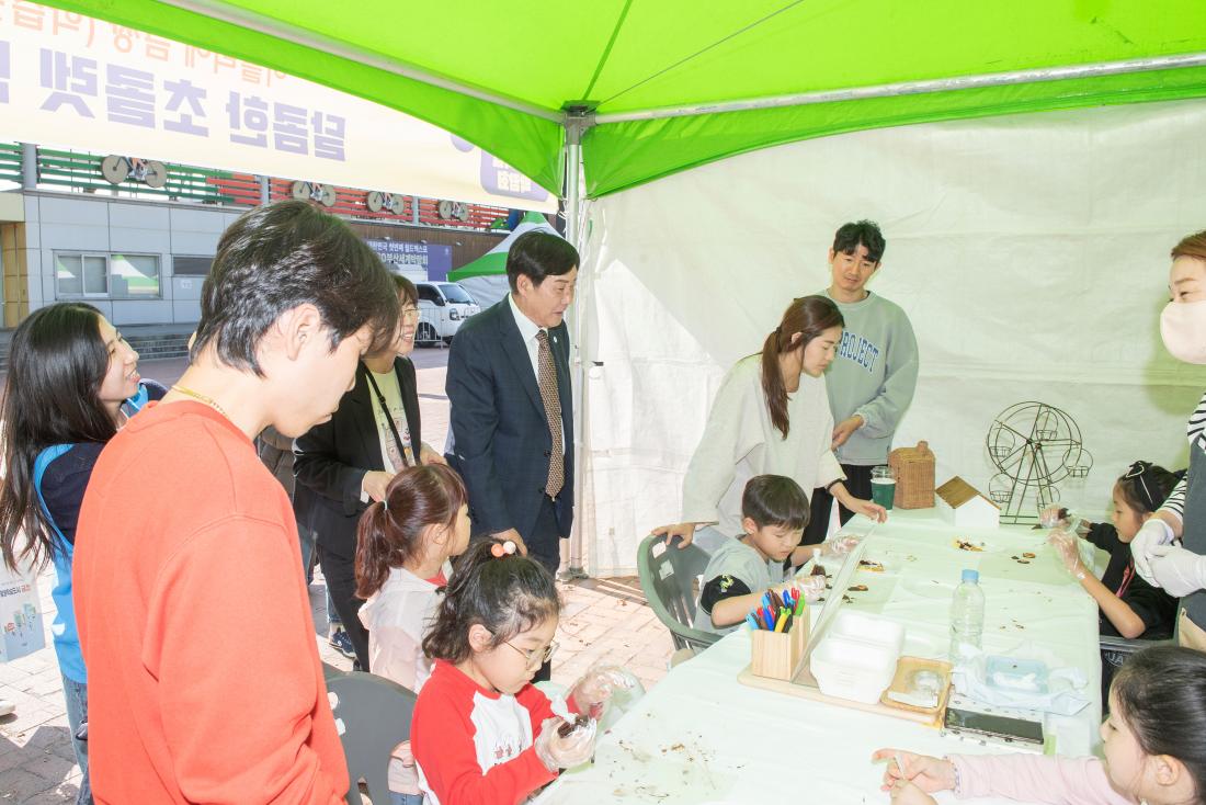 20231015_제11회 평생학습 박람회 부스 방문_18.jpg