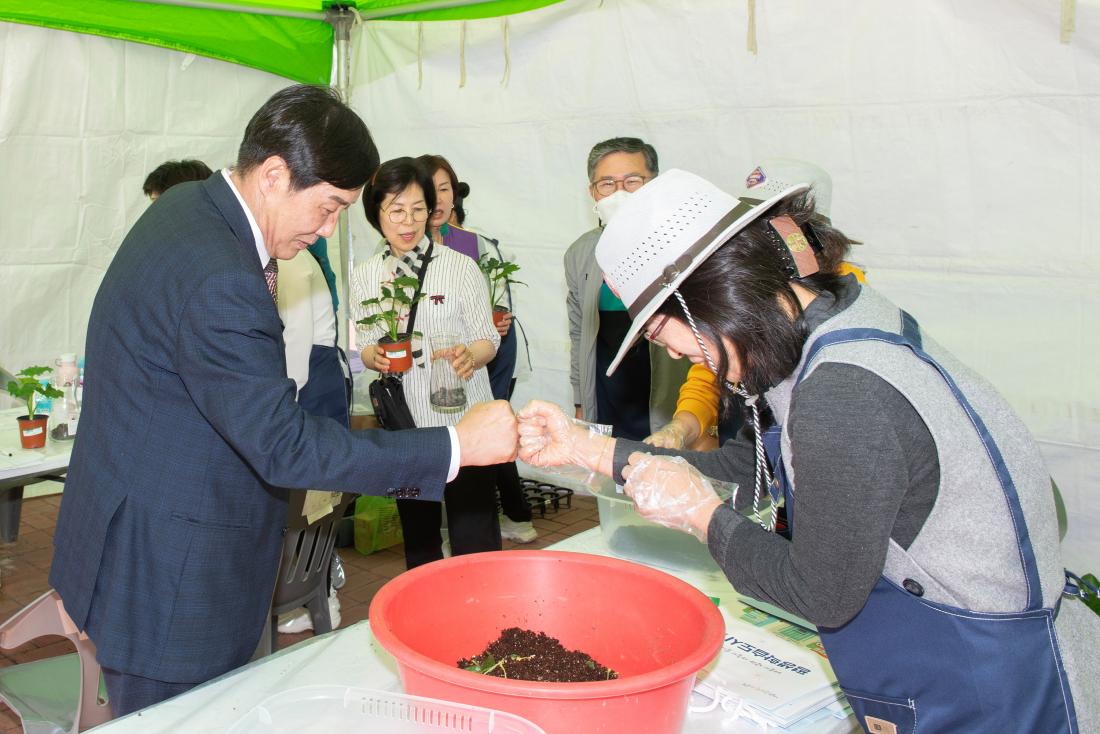 20231015_제11회 평생학습 박람회 부스 방문_16.jpg