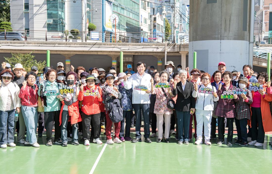20231017_어르신 온천천 힐링 걷기 행사_1.jpg