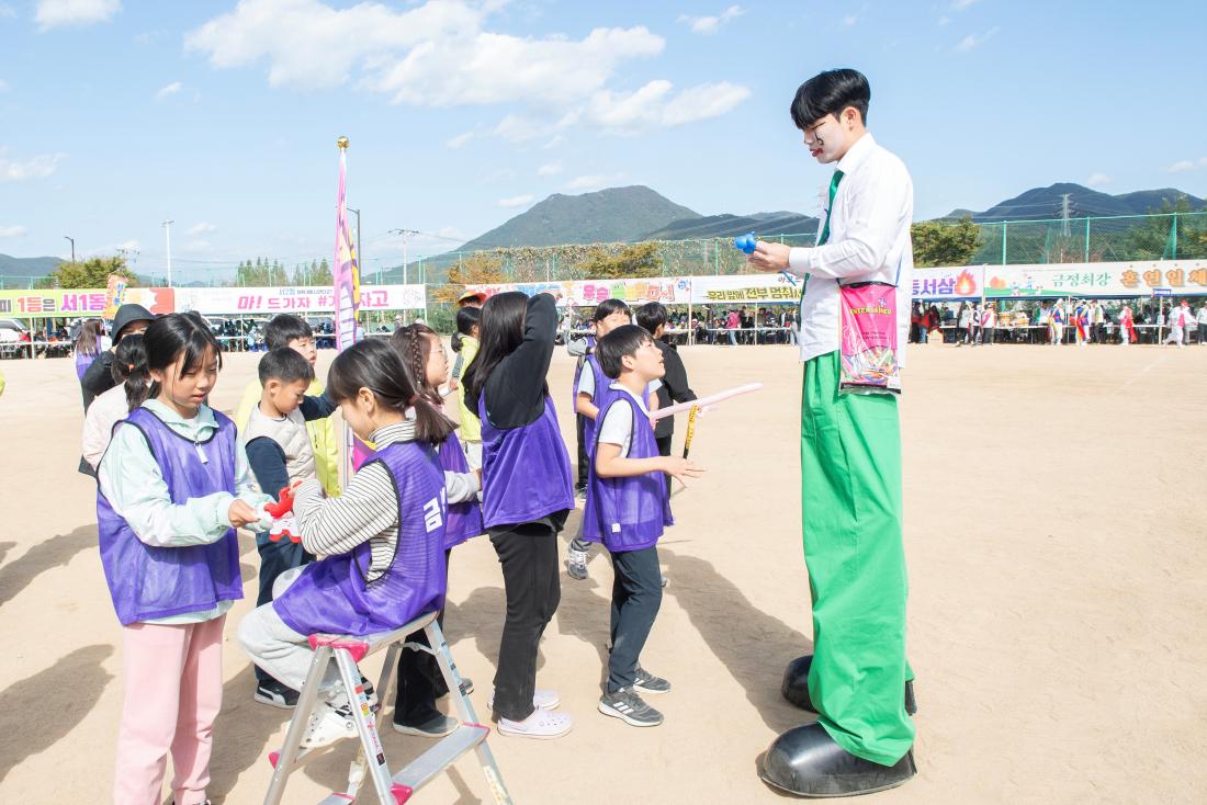 20231021_금정구민 한마음 체육대회-색판뒤집기,신발양궁,돼지굴리기_22.jpg
