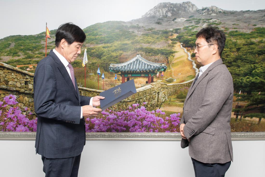 20231115_11.15.자 전보, 임용장 수여_5.jpg