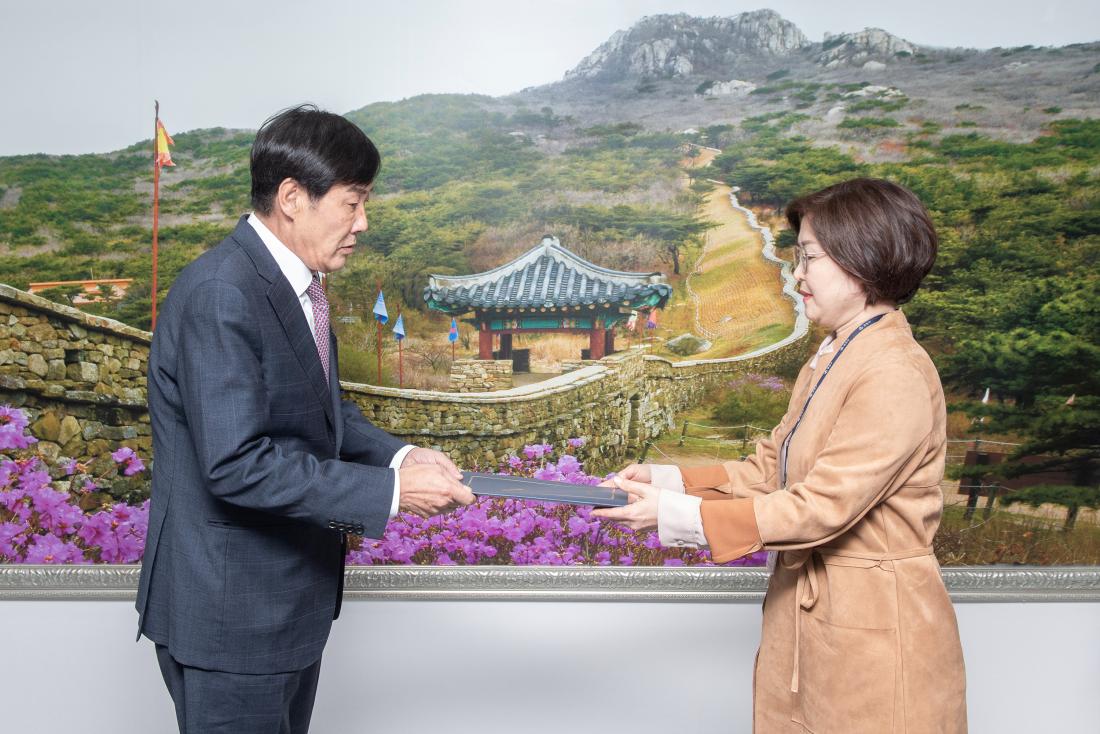 20231115_11.15.자 전보, 임용장 수여_3.jpg
