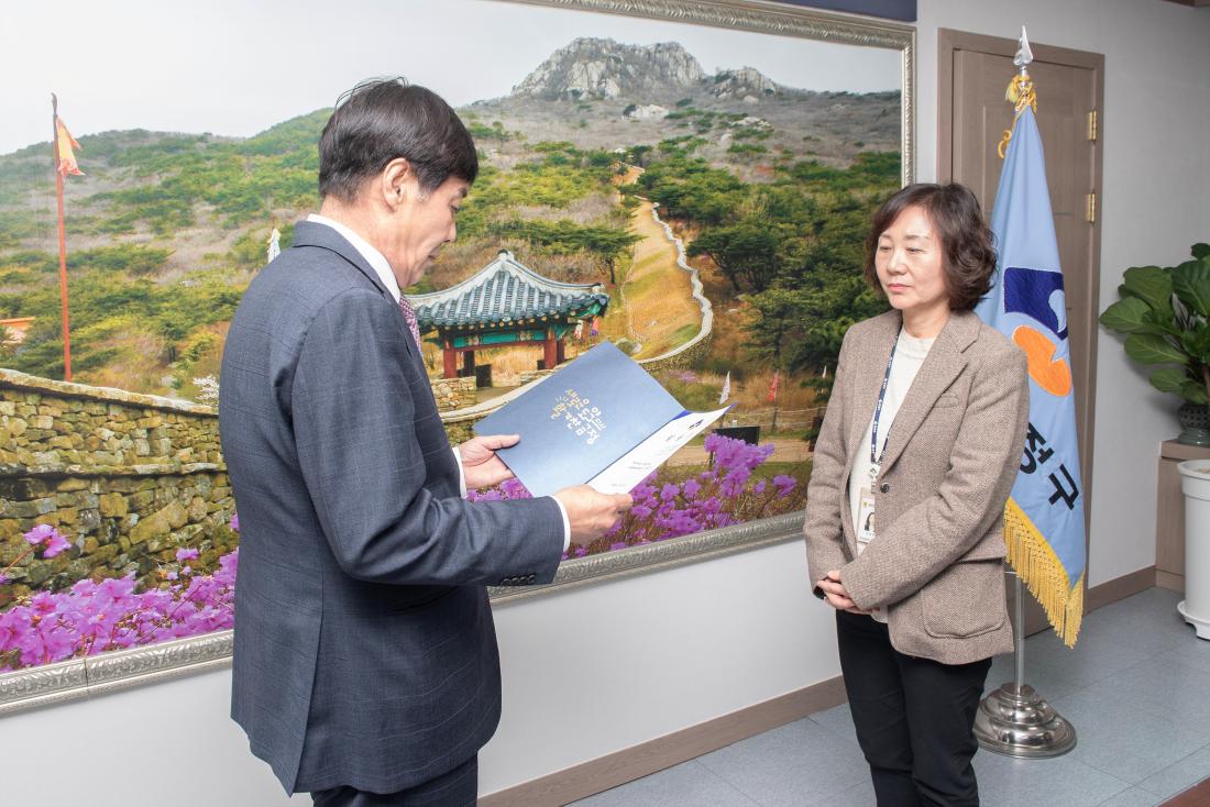20231115_11.15.자 전보, 임용장 수여_2.jpg