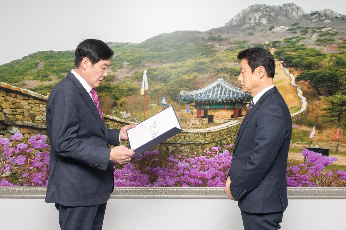 20231219_임기제 공무원 임용장 수여_3.jpg