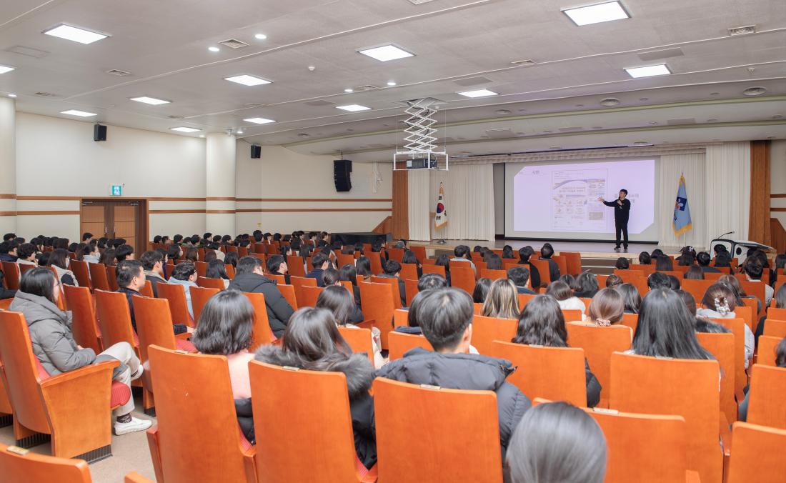 20231219_충주시 홍보맨 김선태 주무관 초청 직장교육_14.jpg