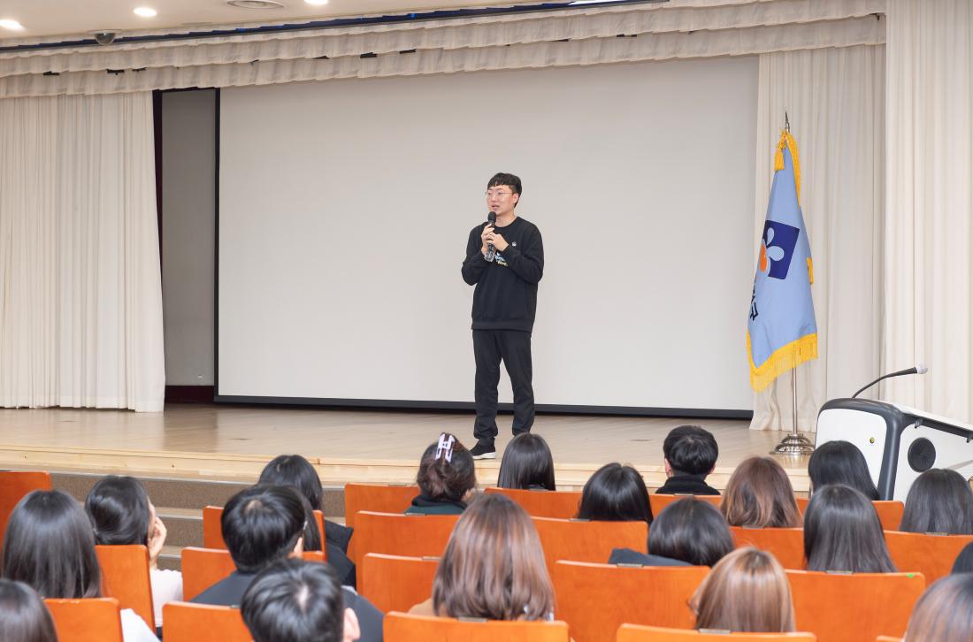 20231219_충주시 홍보맨 김선태 주무관 초청 직장교육_15.jpg