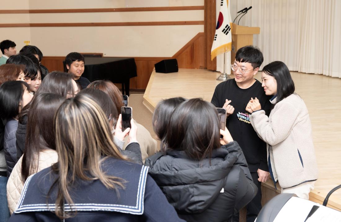 20231219_충주시 홍보맨 김선태 주무관 초청 직장교육_21.jpg