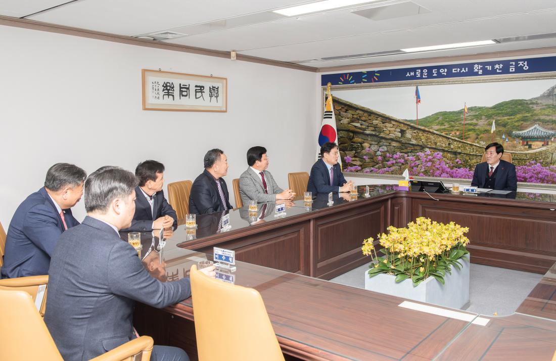 20240112_대한전문건설협회 부산광역시회, 이웃돕기 성금 기탁_4.jpg