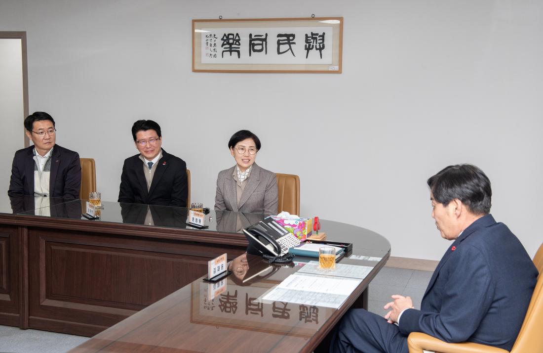 20240119_BNK부산은행, 이웃돕기 성품 기탁_4.jpg