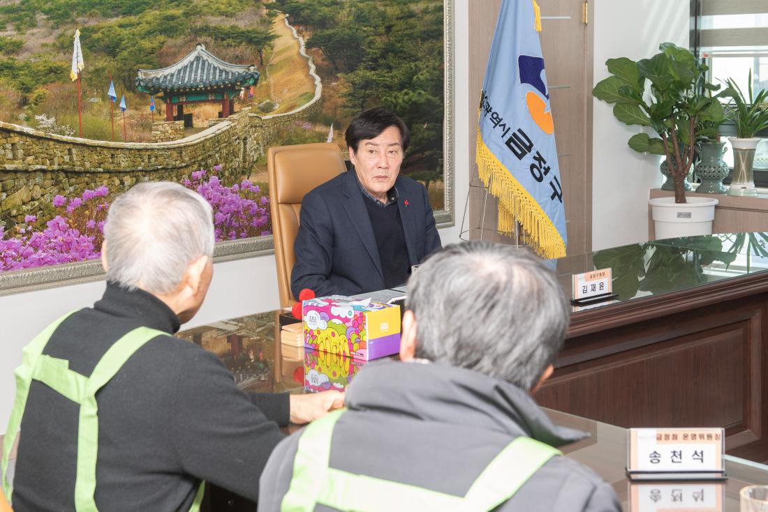 20240207_아름다운 가게, 이웃돕기 성품 기탁_3.jpg