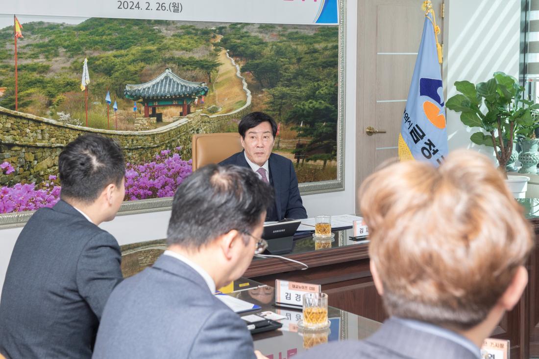 20240226_찾아가는 시니어 인지정서케어 '봉숭아교실' 업무협약식_5.jpg