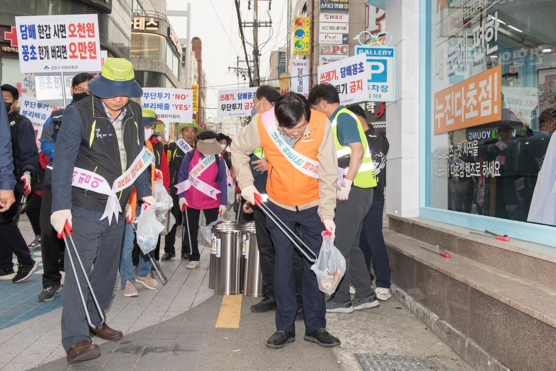 20240417_담배꽁초 없는 개끗한 거리 만들기 캠페인_22.jpg