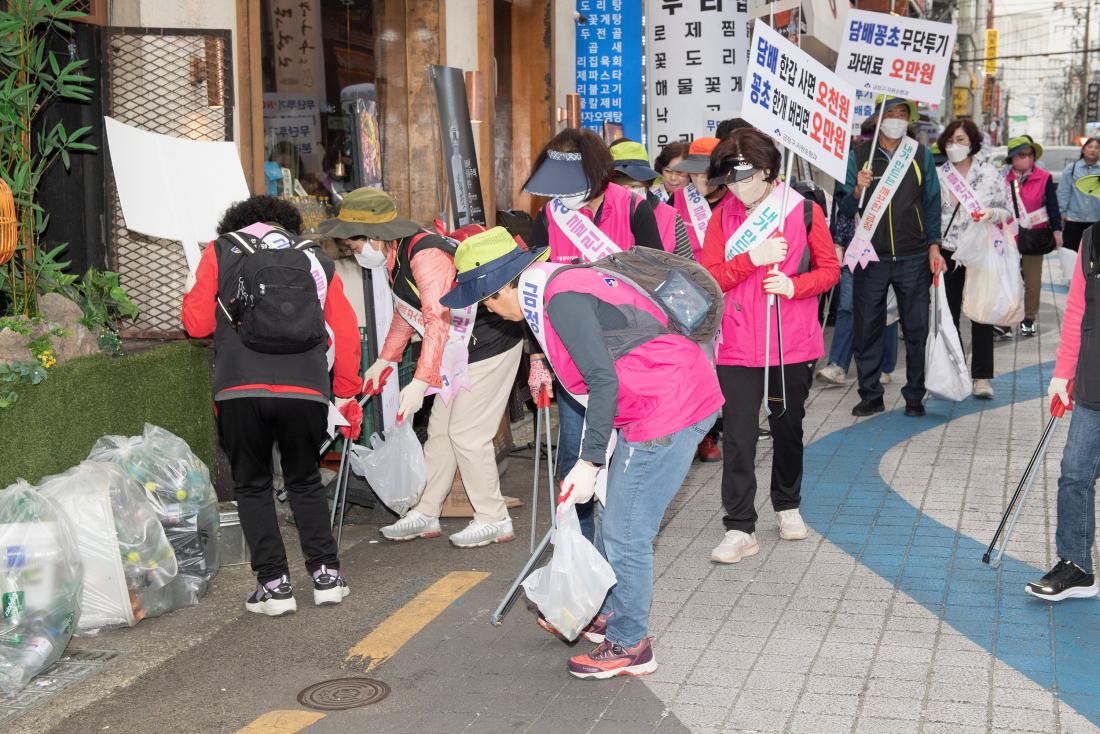 20240417_담배꽁초 없는 개끗한 거리 만들기 캠페인_27.jpg