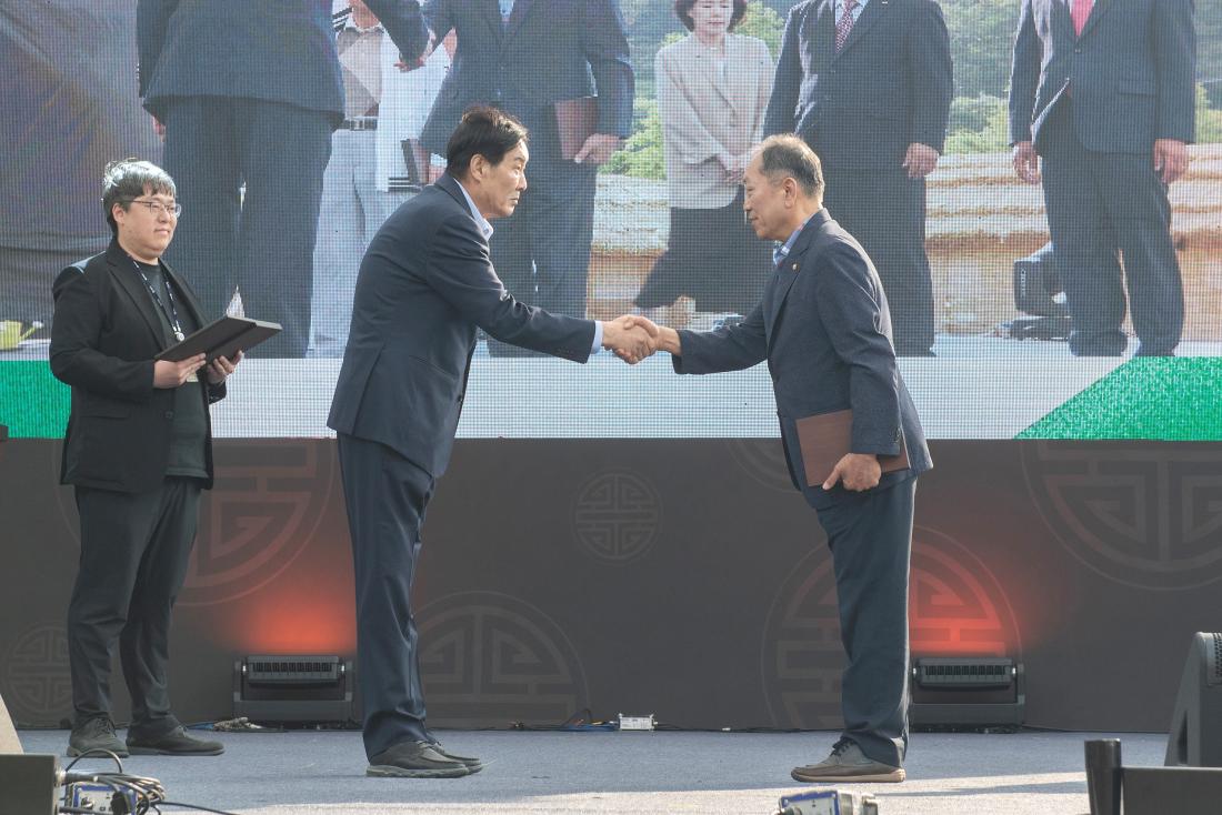 20240524_금정산성축제-향토봉사상 시상_3.jpg