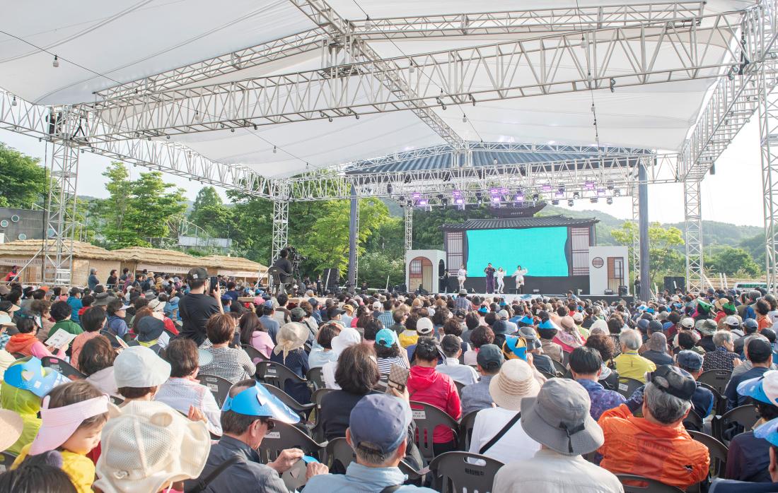 20240524_금정산성축제-축하공연_21.jpg