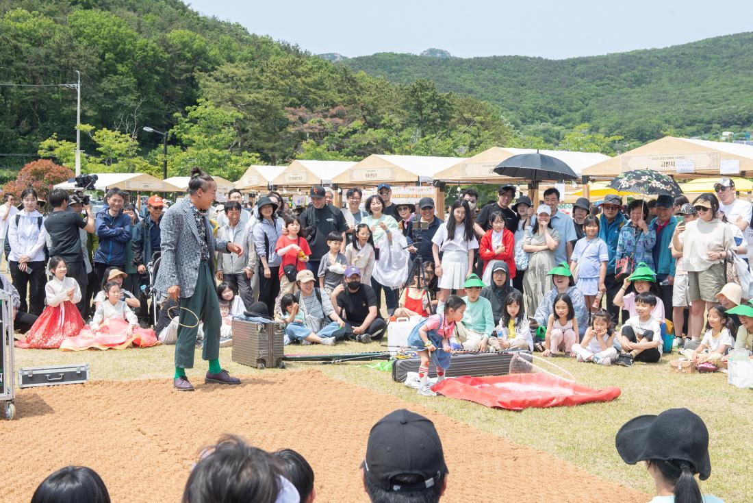 20240525_금정산성축제-대한민국 비눗방울 공연_22.jpg