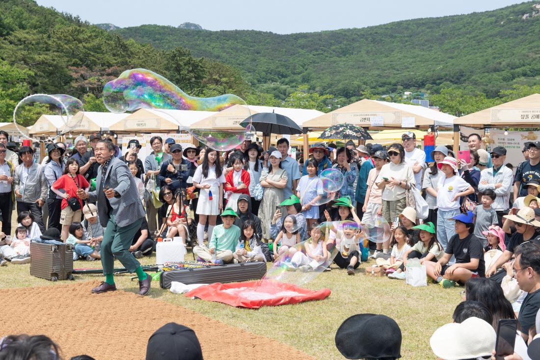 20240525_금정산성축제-대한민국 비눗방울 공연_4.jpg