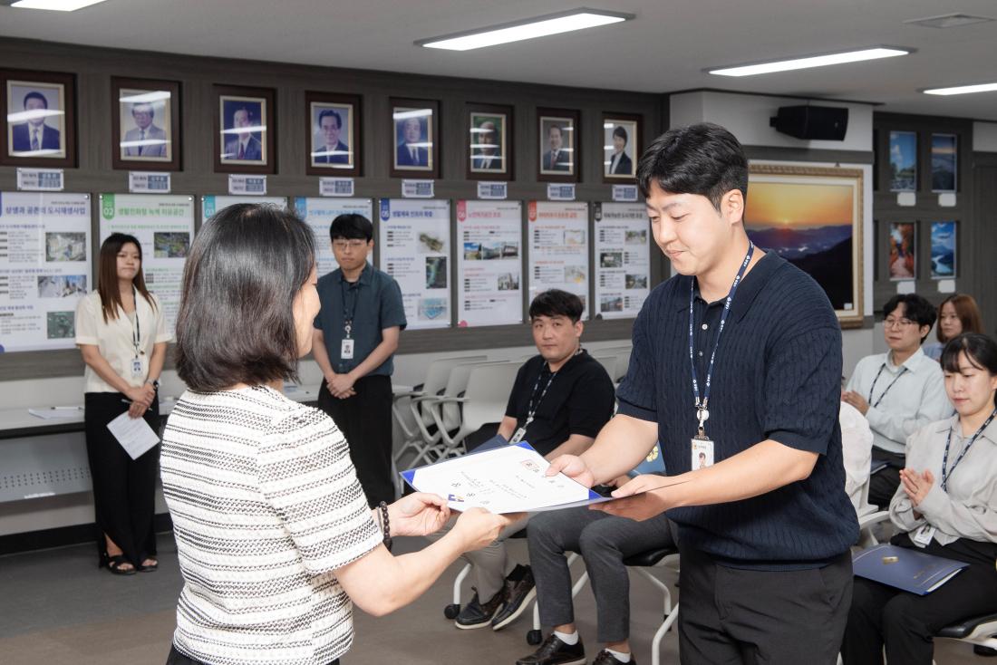 20240807_승진.보직부여.보직변경.전보.신규 직원 임용장 수여_25.jpg