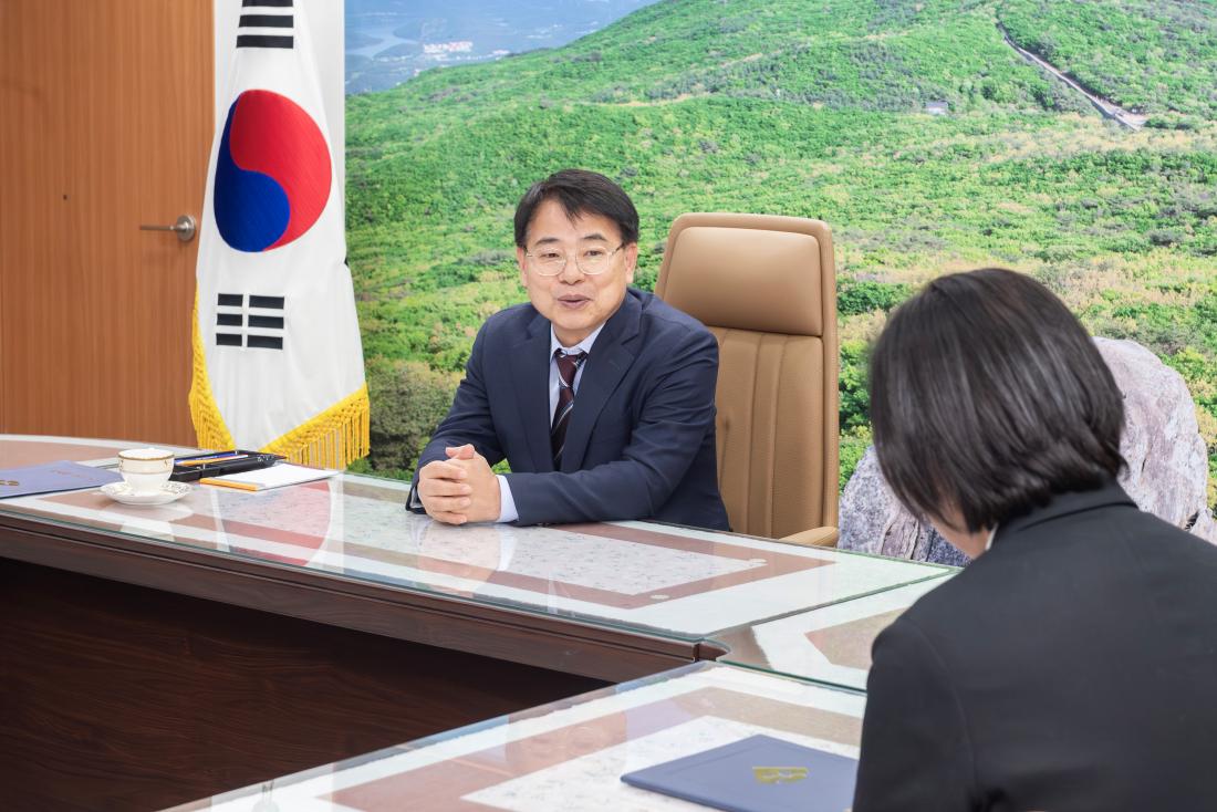20241126_공립부곡복지어린이집, 위탁계약증서 및 임용장 수여식_3.jpg