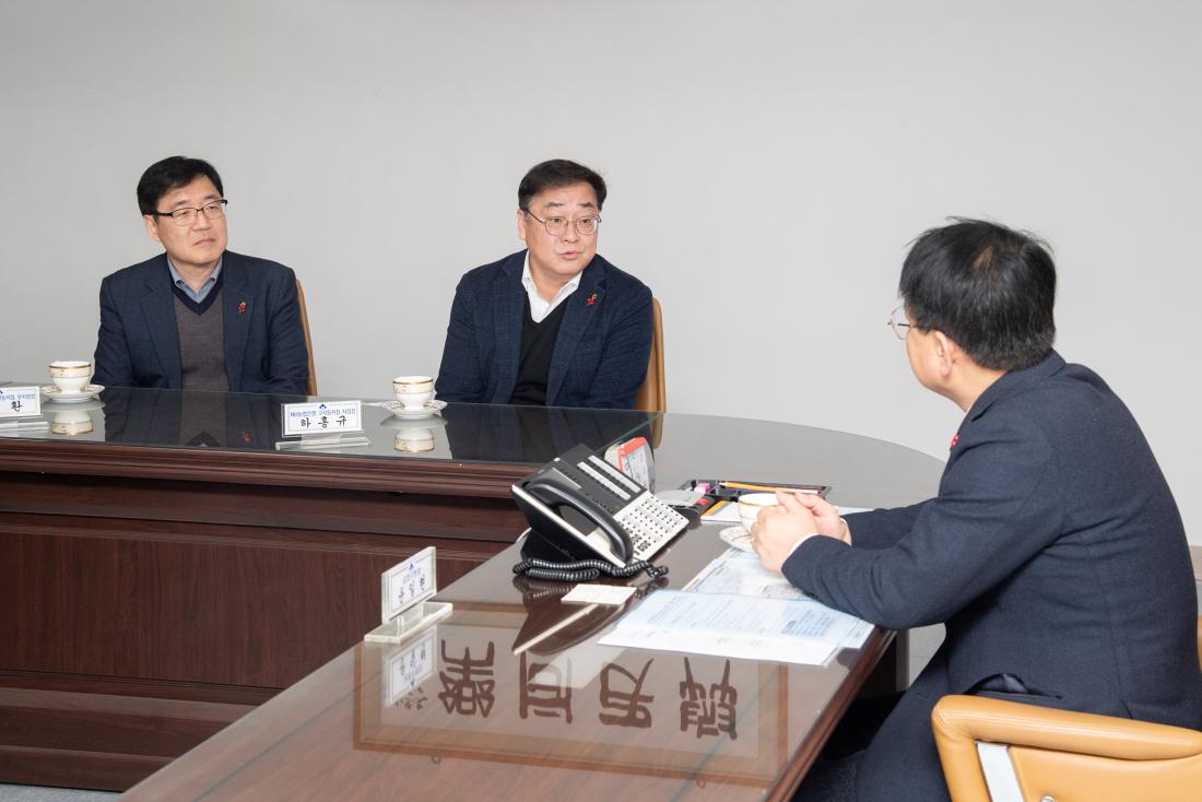 20241205_NH농협은행 구서동지점, 이웃돕기 성품&성금 기탁_5.jpg