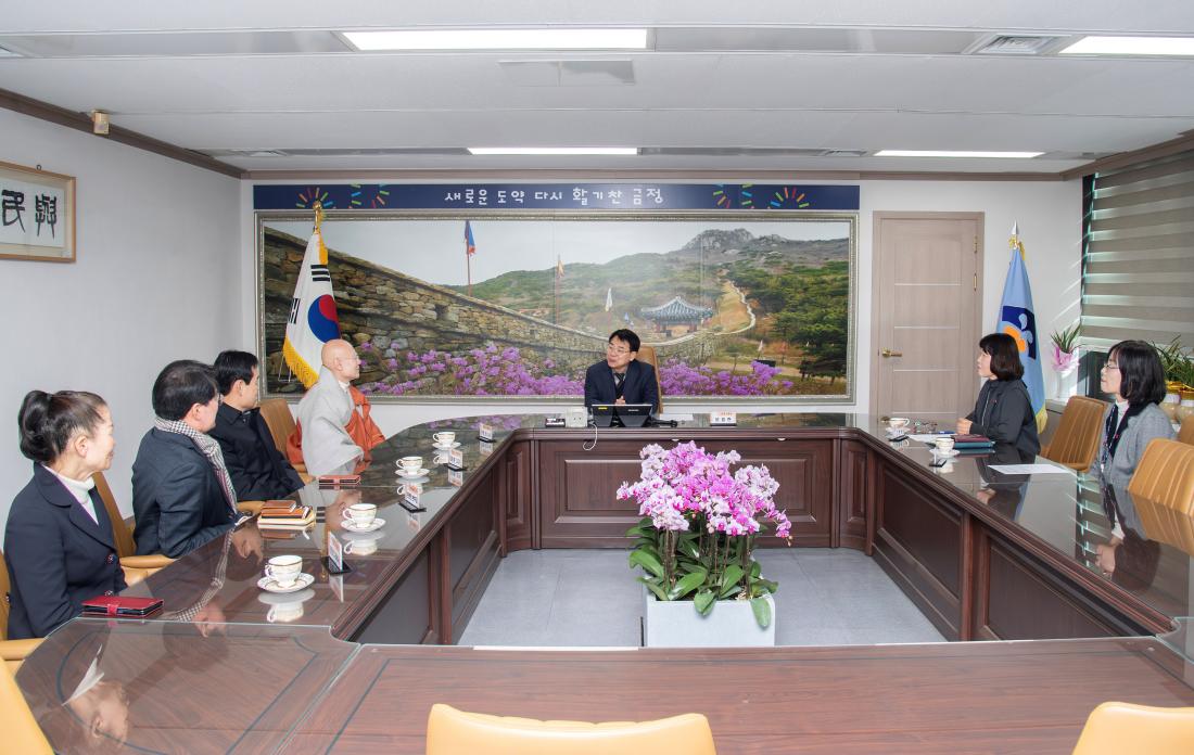20241210_무명스님지구촌행복재단, 이웃돕기 성금 기탁_3.jpg