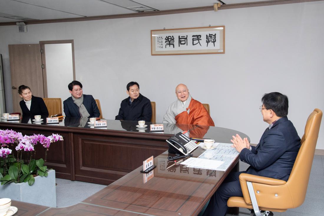 20241210_무명스님지구촌행복재단, 이웃돕기 성금 기탁_7.jpg