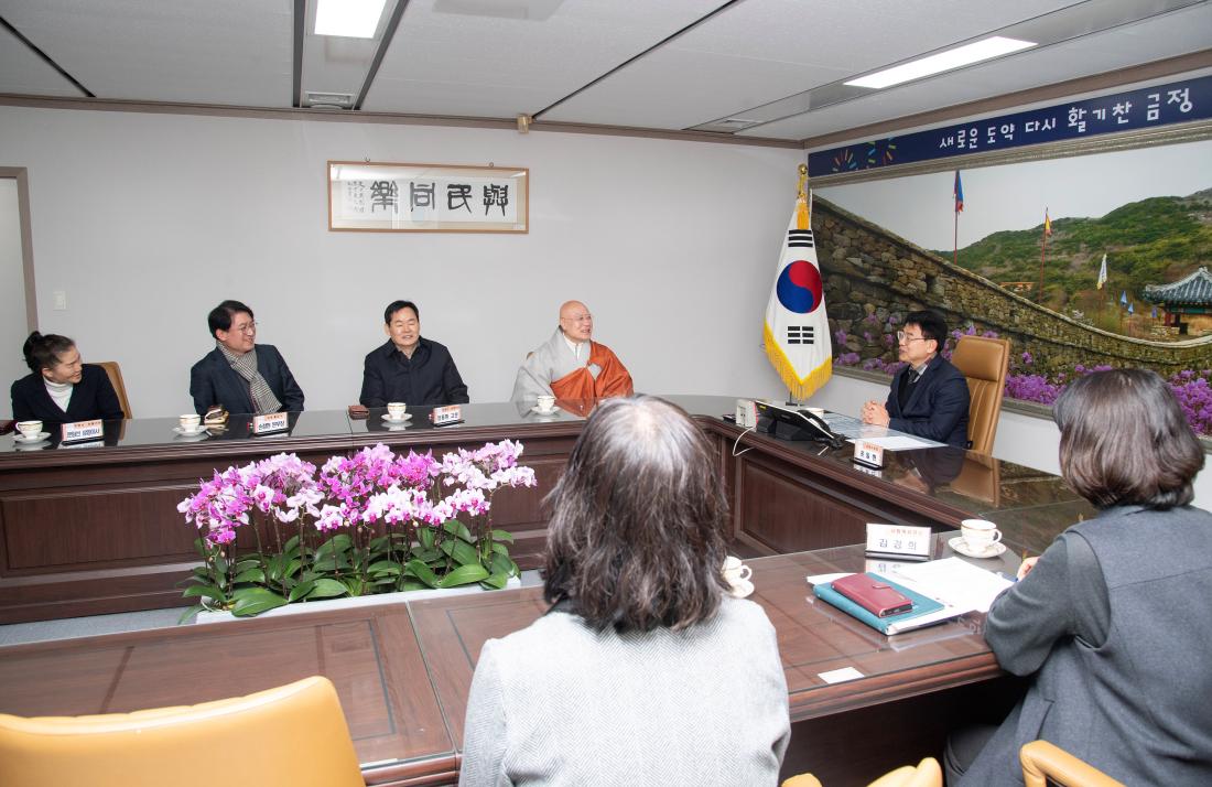 20241210_무명스님지구촌행복재단, 이웃돕기 성금 기탁_6.jpg