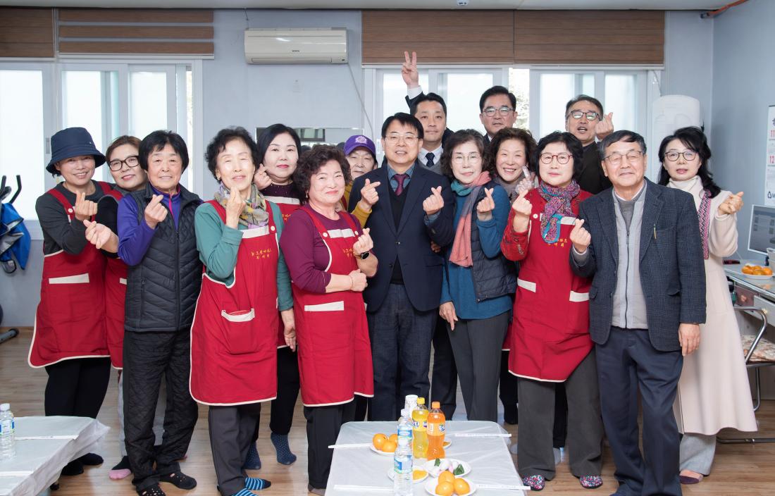 20241217_뉴그린아파트부녀자회 짜장면데이 나눔행사_6.jpg