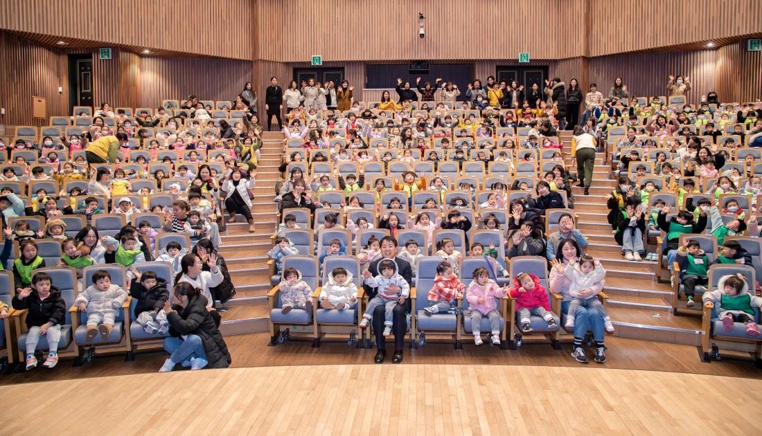 20241220_금정구 어린이집연합회 문화공연 관람_1.jpg