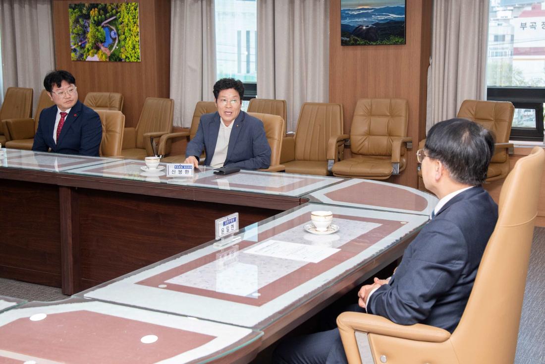 20250416_금정구남산동청년회 산불피해 성금 기탁_6.jpg