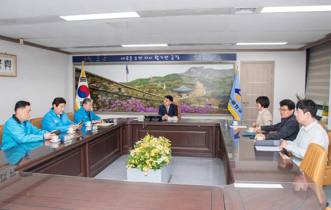 20250424_부산자동차전문정비사업조합 금정구지회, 이웃돕기 성금 기탁_6.jpg