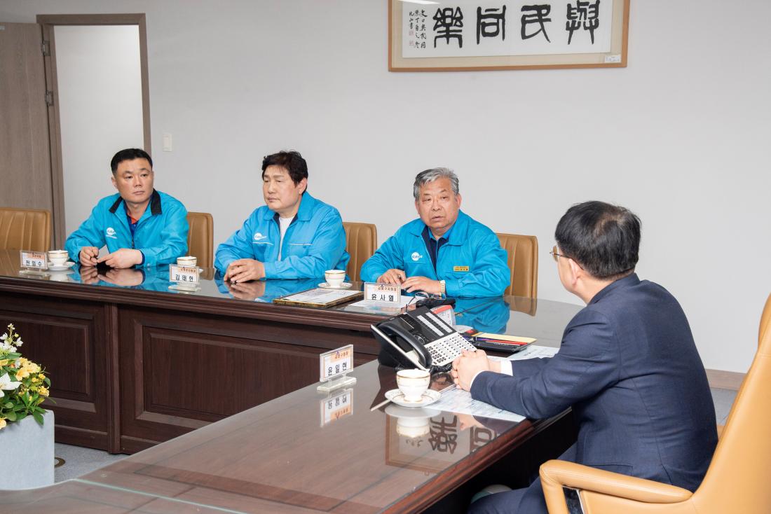 20250424_부산자동차전문정비사업조합 금정구지회, 이웃돕기 성금 기탁_5.jpg