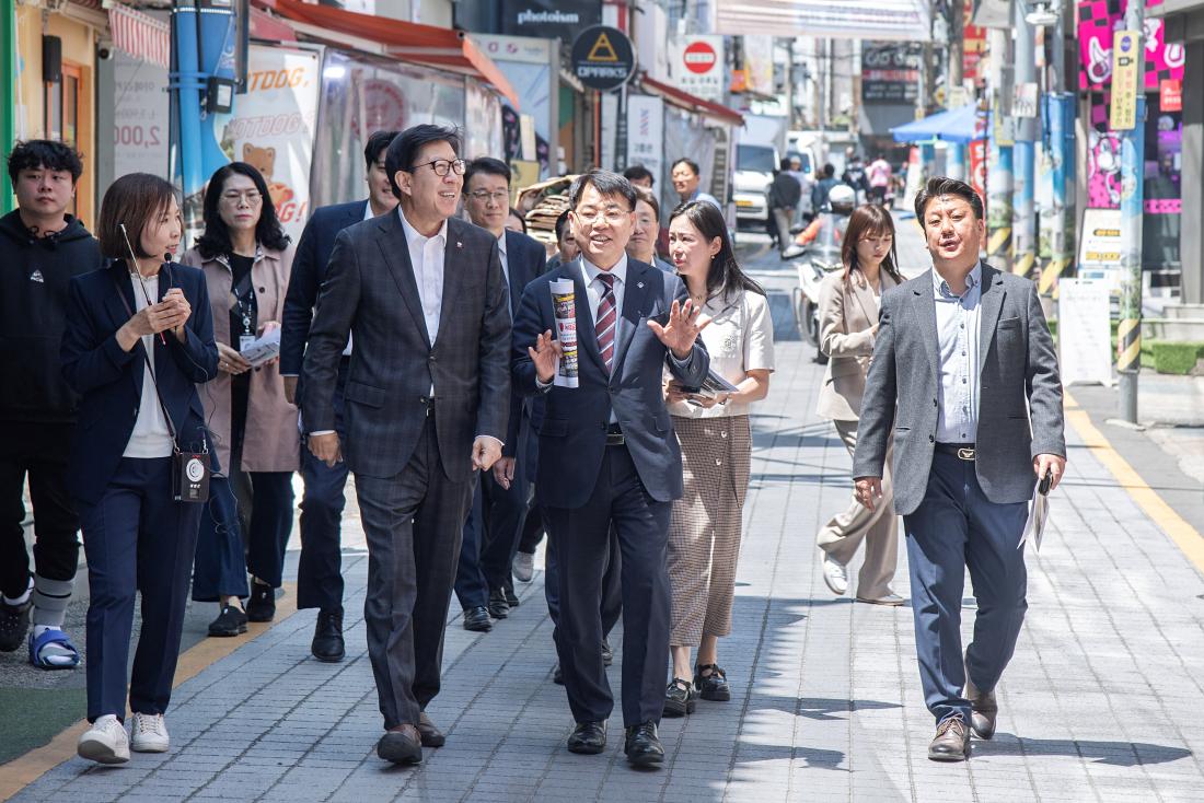 20250430_'부산대 자율상권구역' 현장 방문_8.jpg