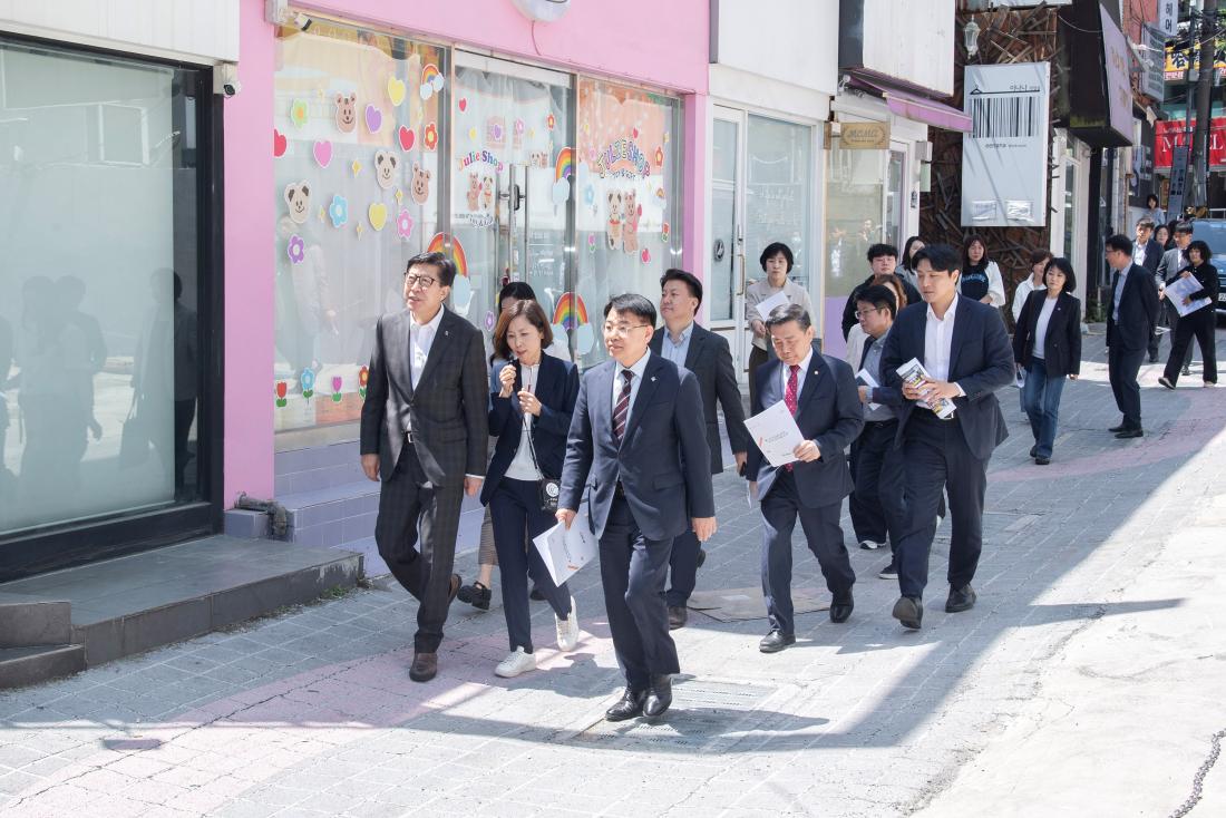 20250430_'부산대 자율상권구역' 현장 방문_7.jpg