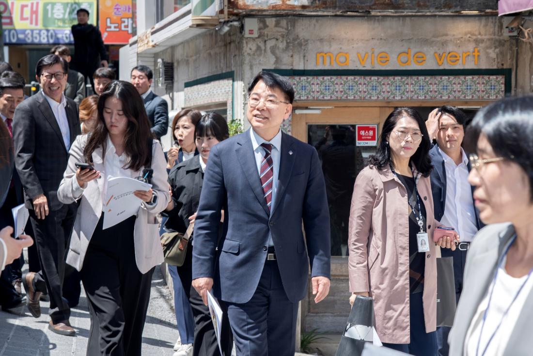 20250430_'부산대 자율상권구역' 현장 방문_1.jpg