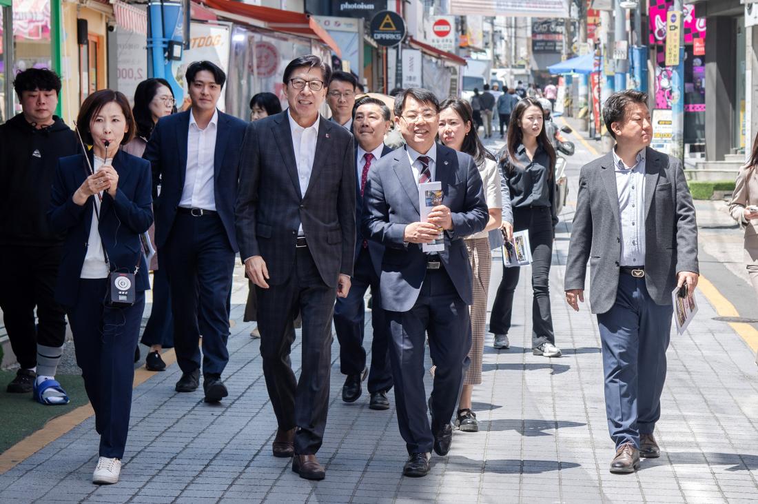 20250430_'부산대 자율상권구역' 현장 방문_9.jpg